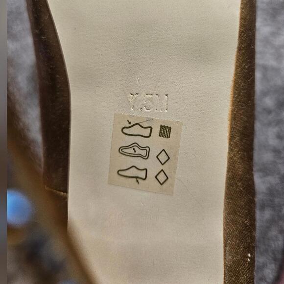 Steve Madden Stunning Gold Heels with Rhinestone Detail - Picture 9 of 9